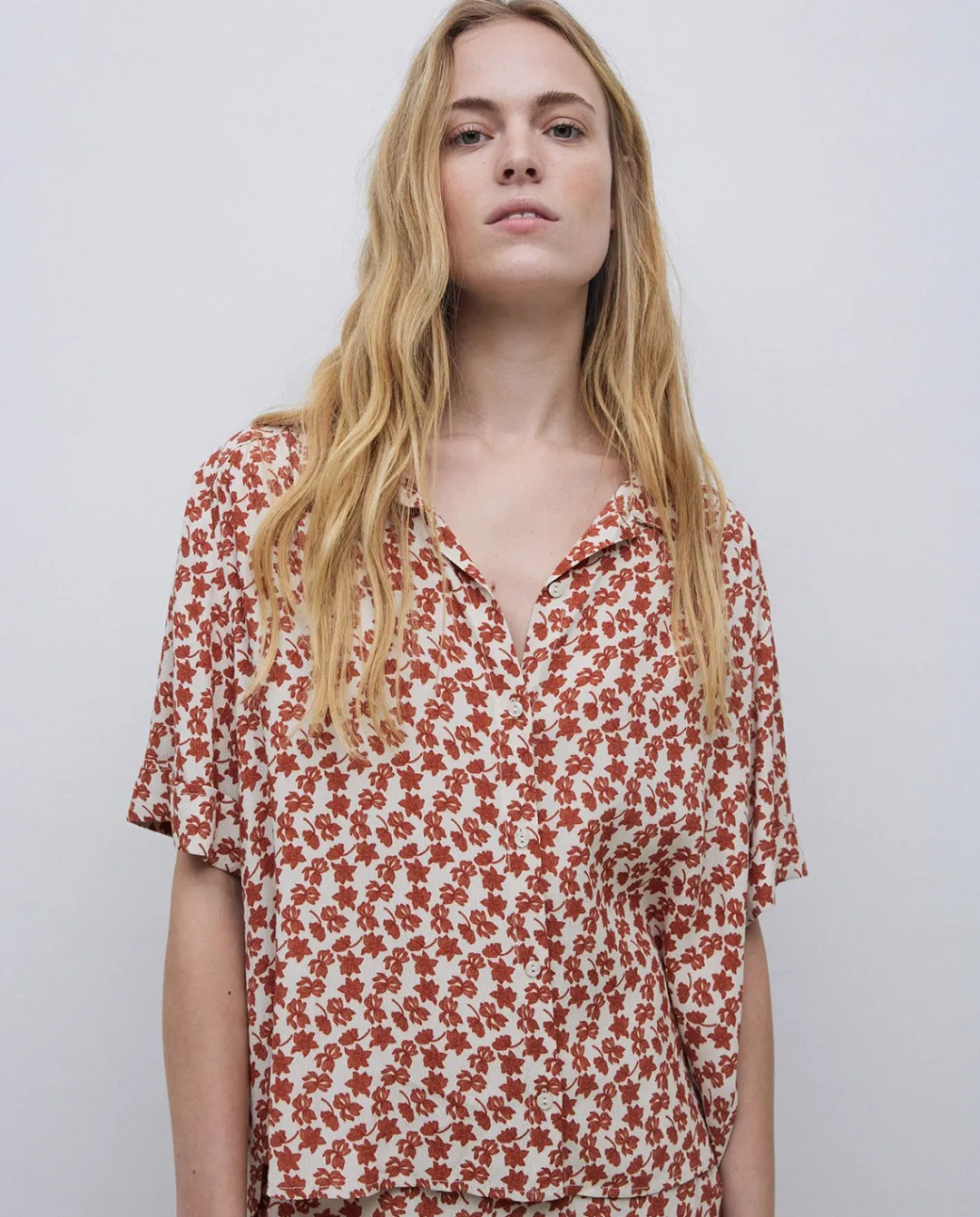 YERSE Camisa viscosa floral terracota Clearance