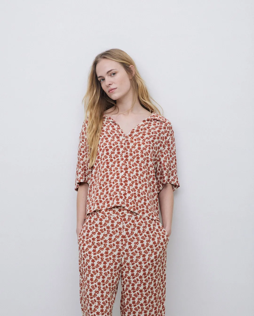 YERSE Camisa viscosa floral terracota Clearance