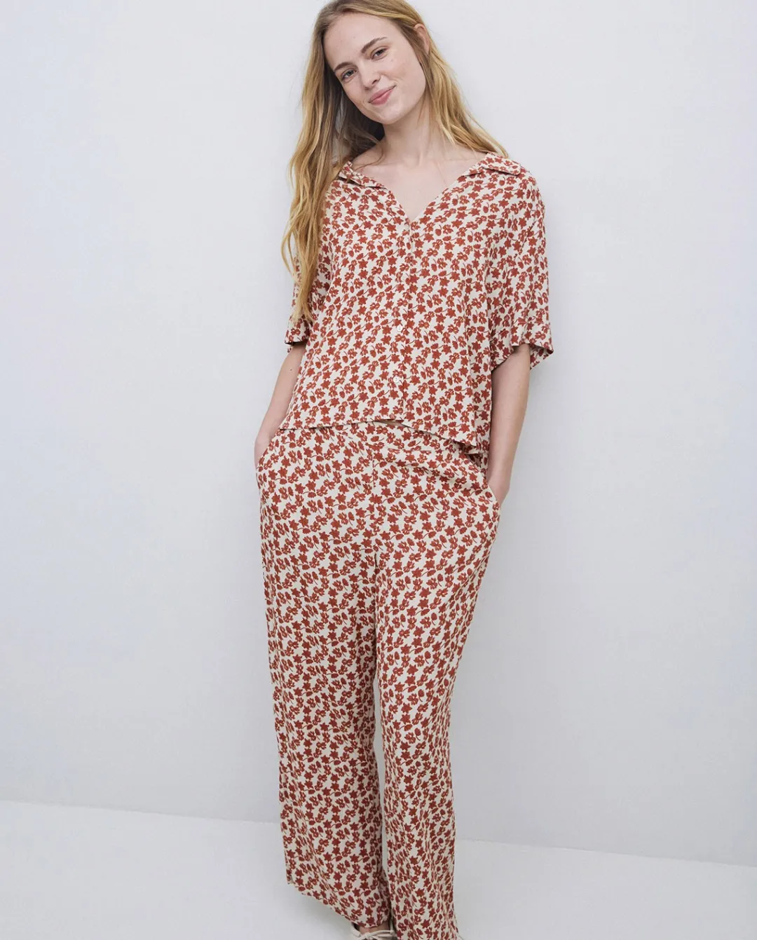 YERSE Camisa viscosa floral terracota Clearance