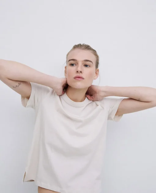 YERSE Camiseta básica cuello redondo beige Sale