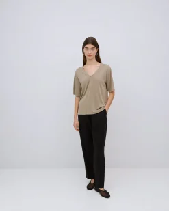 YERSE Camiseta holgada escote pico caqui Outlet
