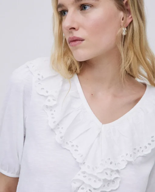 YERSE Camiseta volante con bordado blanco Best