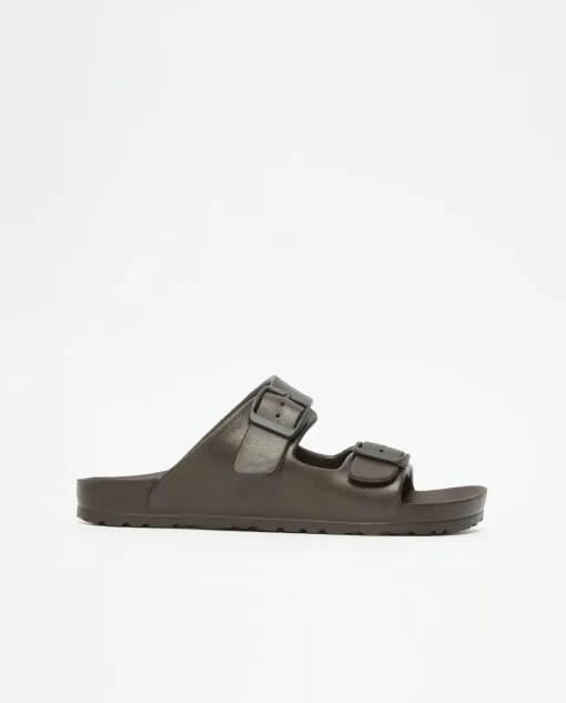 YERSE Sandalias hebillas caucho chocolate New