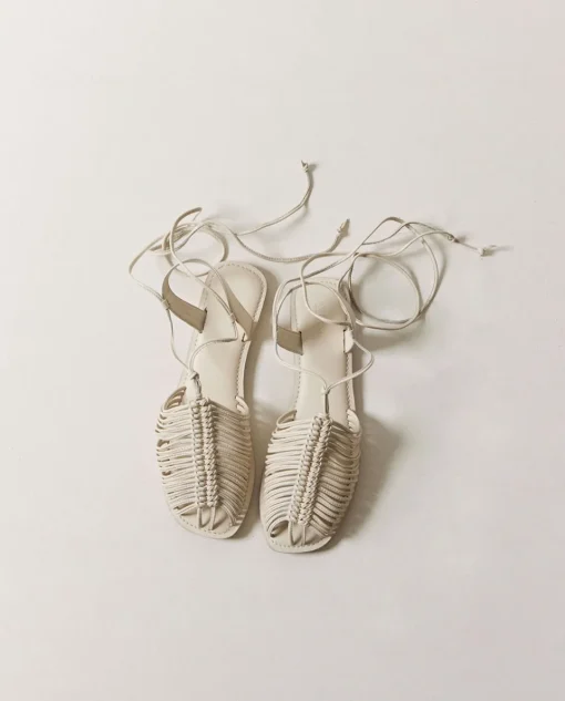 YERSE Sandalias planas handmade blanco roto Discount