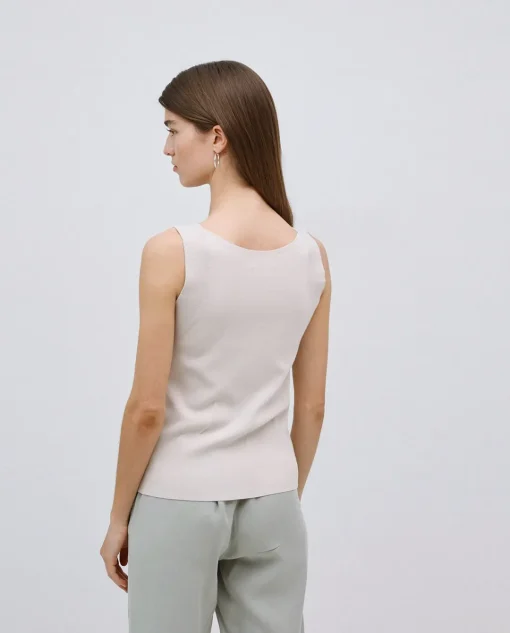 YERSE Top escote pico tirantes anchos beige New