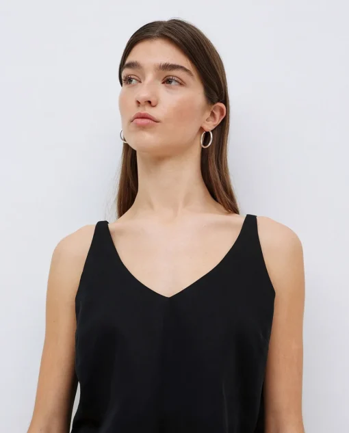 YERSE Top Tencel pico negro Discount